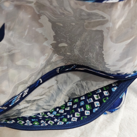 Vera Bradley travel bag - Picture 6 of 6